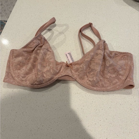 Victoria's Secret Blush Lace Bra - Picture 1 of 6